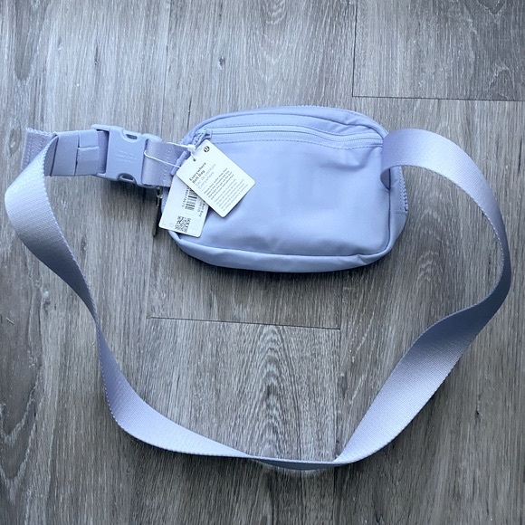 Lululemon Everywhere Belt bag pastel blue purple Fanny pack - Picture 4 of 12